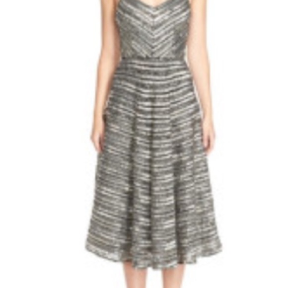 Dress brand new - Picture 3 of 3