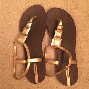 Ipanema Maya sandals brown & gold size 10
