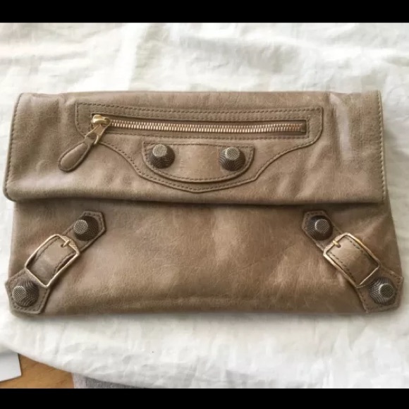 Authentic BALENCIAGA Agneau Giant Envelope Clutch - Picture 2 of 8