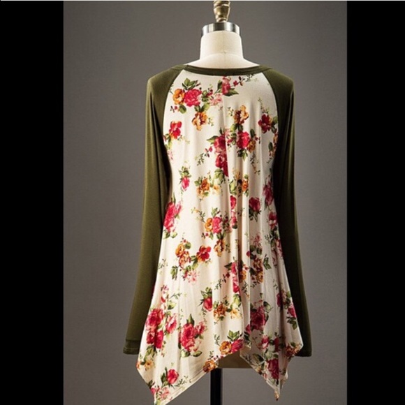 🆕 Floral Baseball Sleeve Contrast Top - Picture 3 of 3