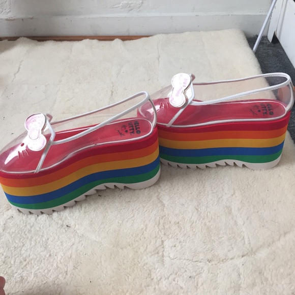 Jeffrey Campbell x Hello Kitty: HiHello! - Picture 2 of 4