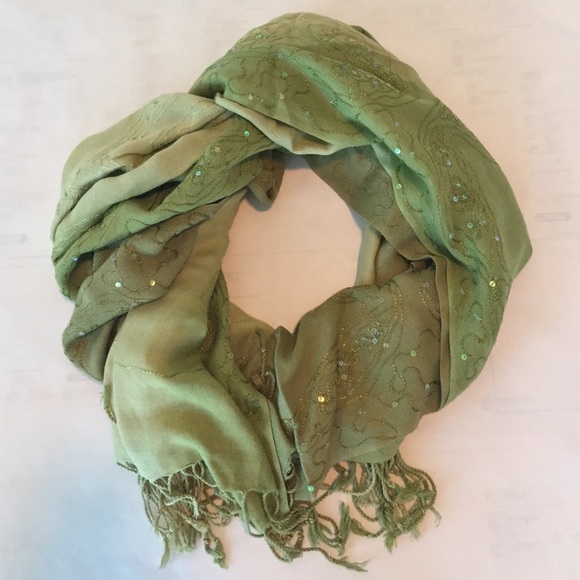 Green scarf with sequins