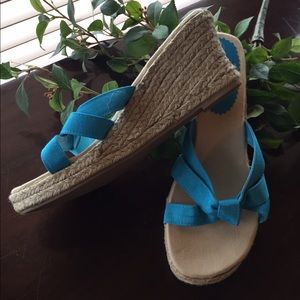 PRICE DROP ☀️ LEI Turquoise canvas sandals