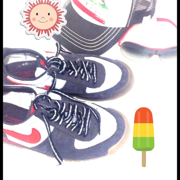 Enjoy The outdoors with these Nike's size 8 Women