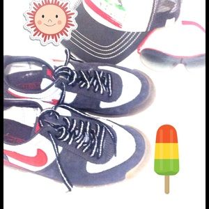 Enjoy The outdoors with these Nike's size 8 Women