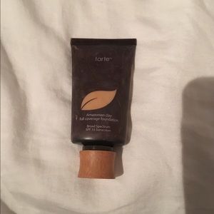 Light-Medium Neutral Tarte Foundation