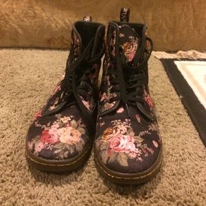 Dr. Martens Sneaker Boot