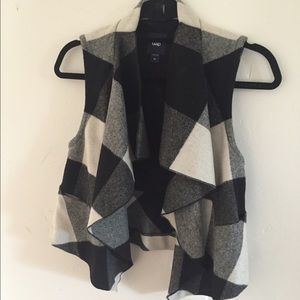 GAP black and off-white vest