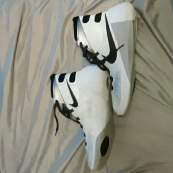 2015 Nike hyperdunks - Picture 1 of 4