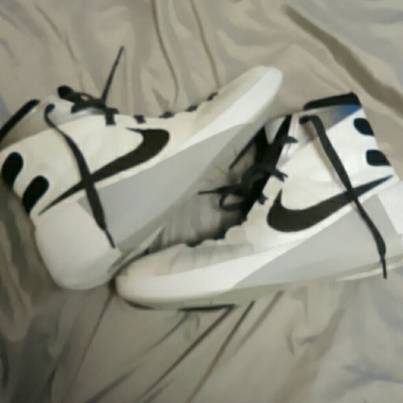 2015 Nike hyperdunks - Picture 2 of 4