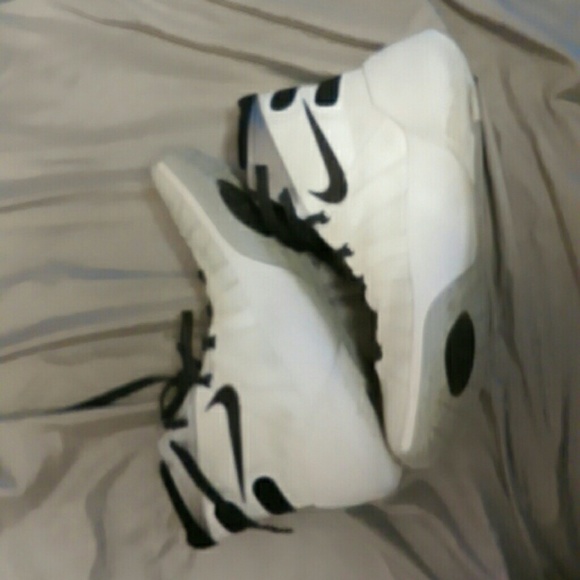 2015 Nike hyperdunks - Picture 3 of 4