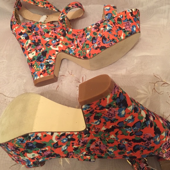 JustFab Brand Floral Wedge Sandles - Picture 4 of 4