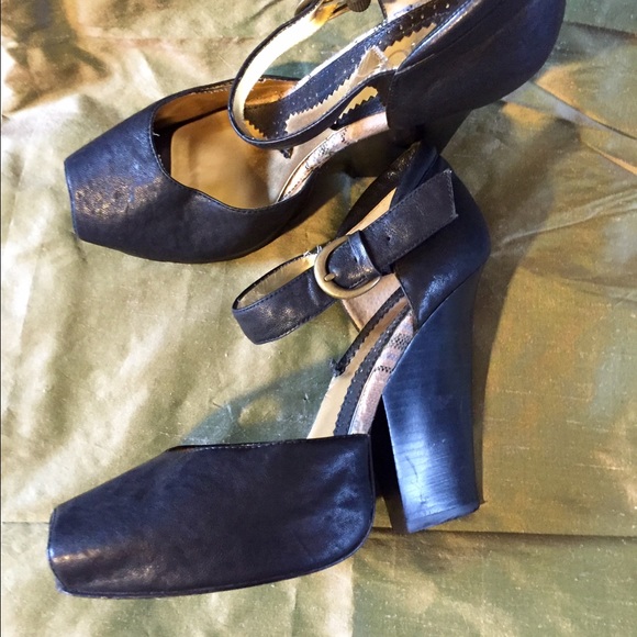 3" black peep toe shoe - Picture 2 of 3