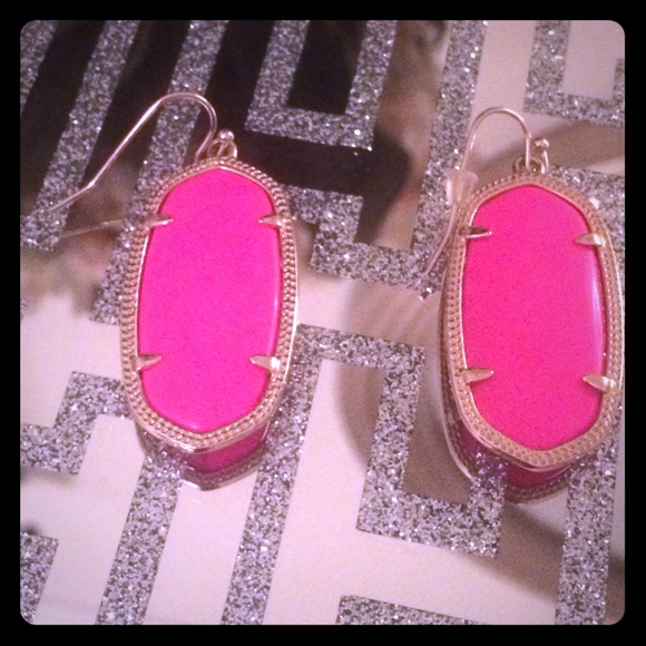 Gently used hot pink Kendra Scott earrings