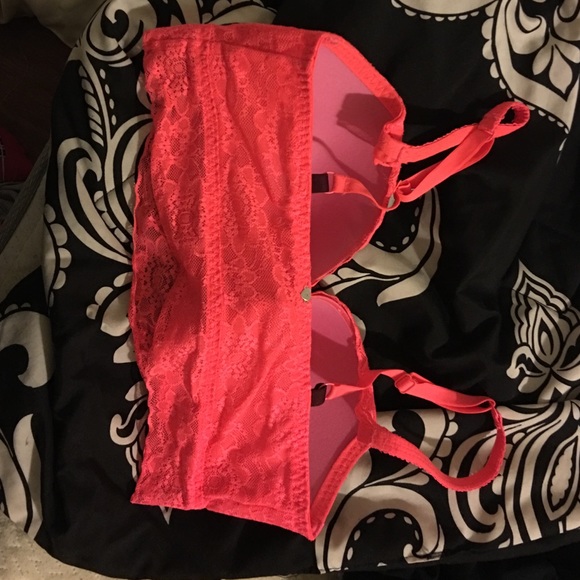 Pink bra - Picture 2 of 3