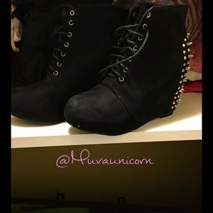 Traffic Black Wedge Booties w| Spikes🏴