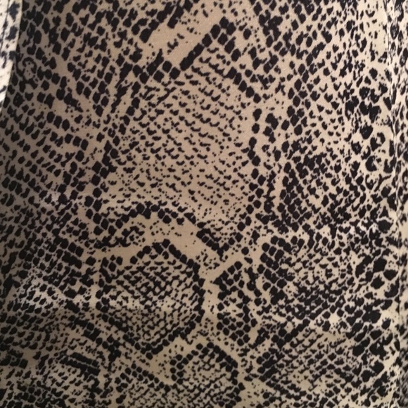 Snake print long sleeve guess blouse - Picture 2 of 3