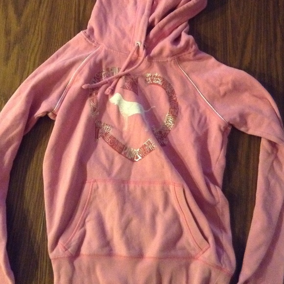 Pink vs sweatshirt - Picture 1 of 2