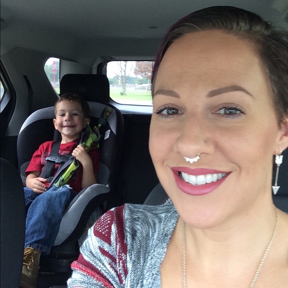 Meet your posher, Dani - Picture 2 of 2