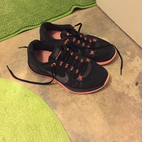 Black and pink Nike