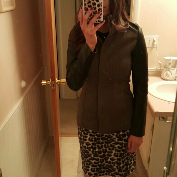 Coat w leather sleeves - Picture 4 of 4