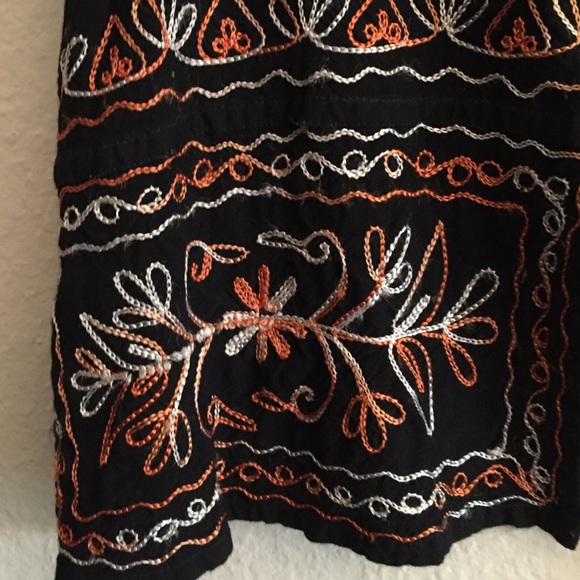 🚫SOLD🚫 Embroidered Festival Top - Picture 3 of 4