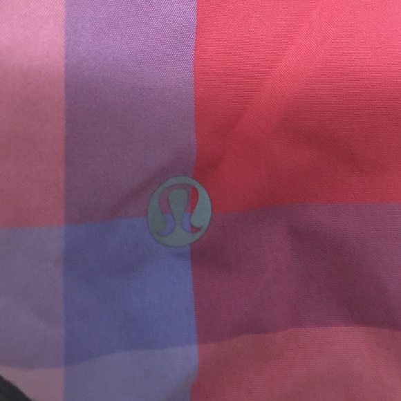 *SOLD* Lululemon shorts - Picture 3 of 4