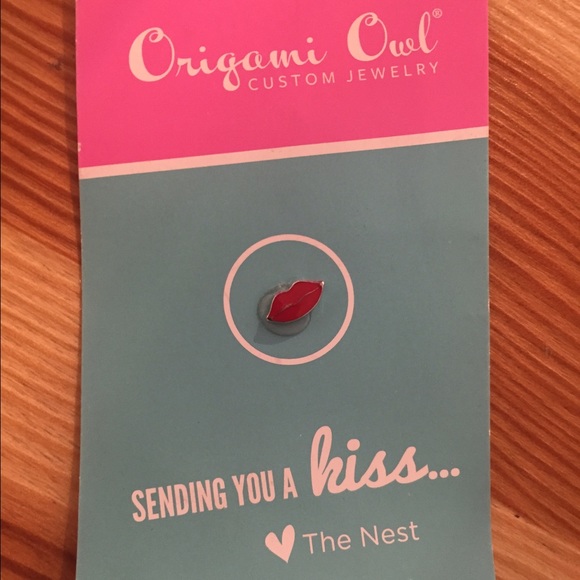Origami Owl Kiss
