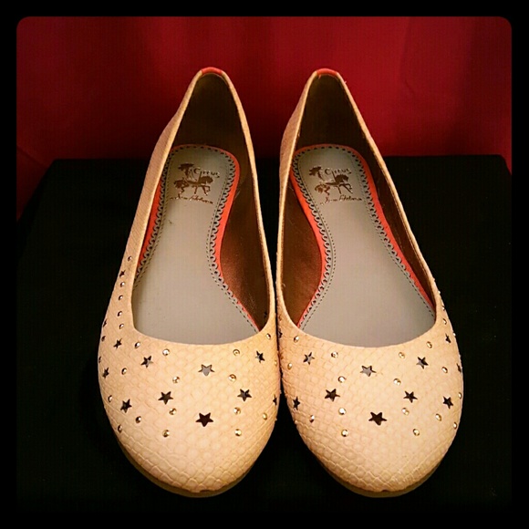 Starry flats - Picture 1 of 4