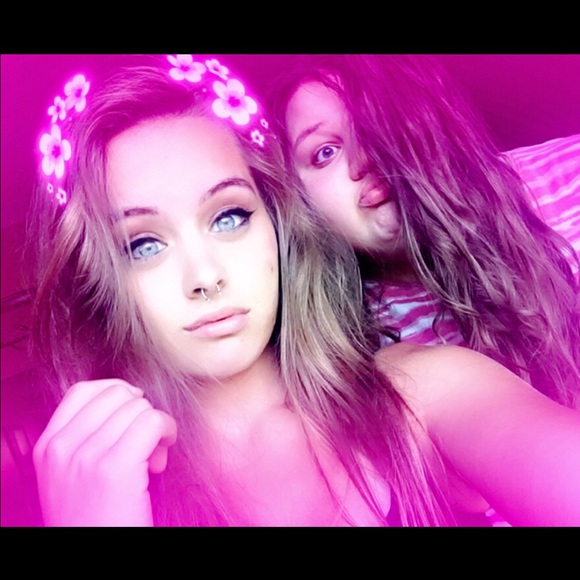 Meet your Posher, Amanda - Picture 2 of 4