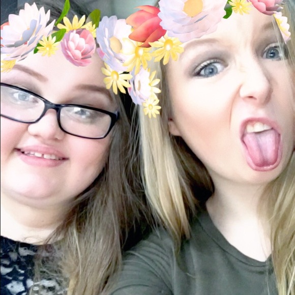 Meet your Posher, Amanda - Picture 3 of 4