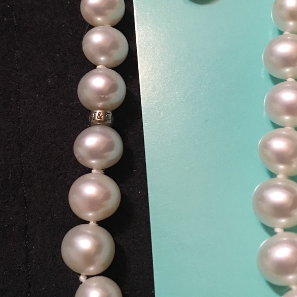 🚫 SOLD 🚫T&Co. Pearl Necklace Retailed $1,300 - Picture 4 of 4