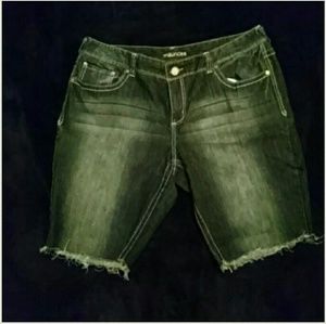 Maurices size 22 cutoffs