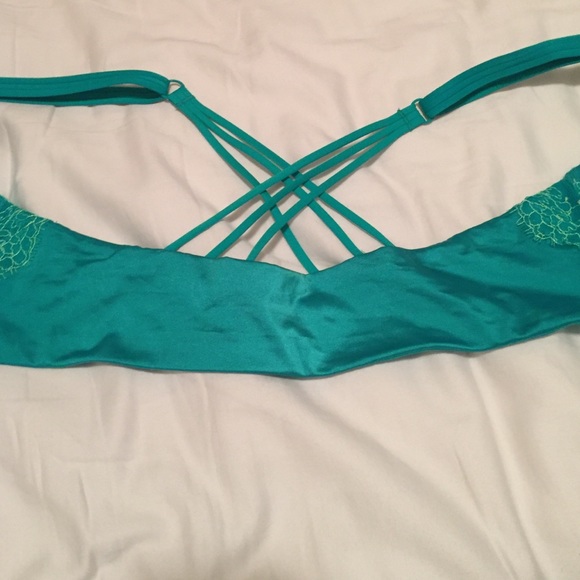 SOLD VS Front closure push up bra - Picture 2 of 4