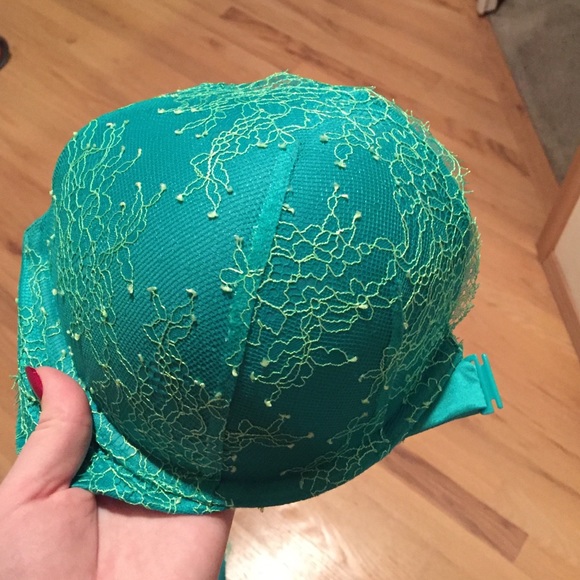 SOLD VS Front closure push up bra - Picture 4 of 4