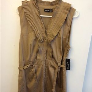 Khaki dress with ruffled collar