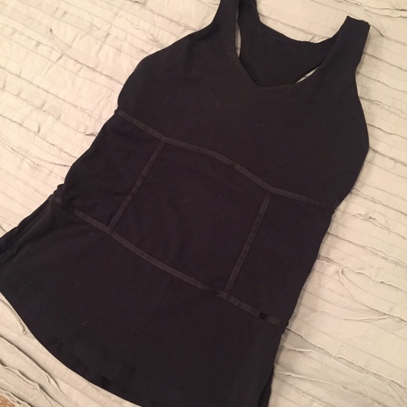 ⬇️ Authentic lululemon racerback top