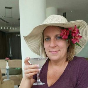 Meet your Posher, Suzanne