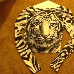 Light sweater with tiger eyes on front