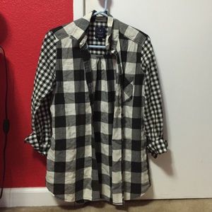 Black and white checkered "jegging shirt"