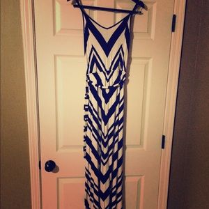 Super cute sleeveless jersey maxi dress