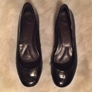 Super comfy faux leather black flats