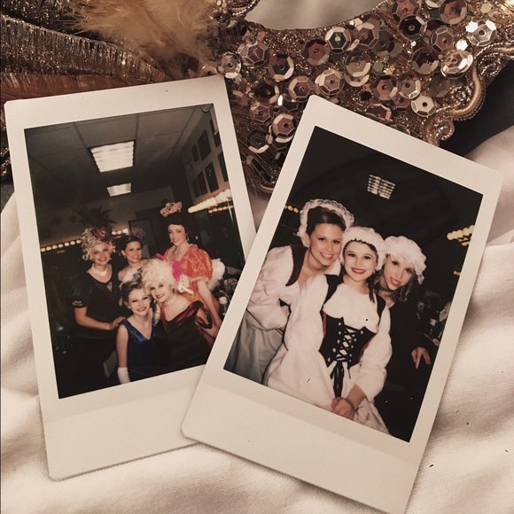 meet your posher, gwen ✨🎭 - Picture 2 of 3