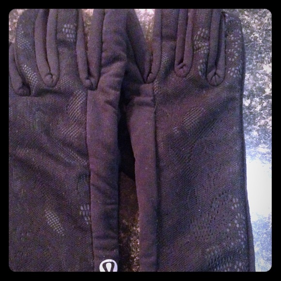 Black Lululemon gloves