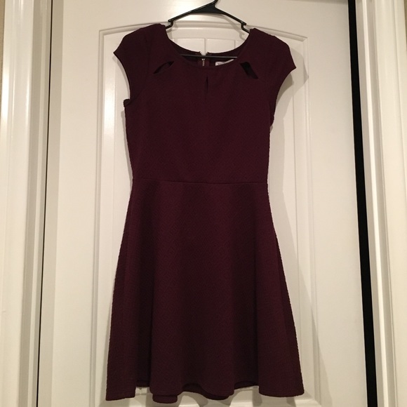 SOLD - Cute maroon dress! - Picture 2 of 4