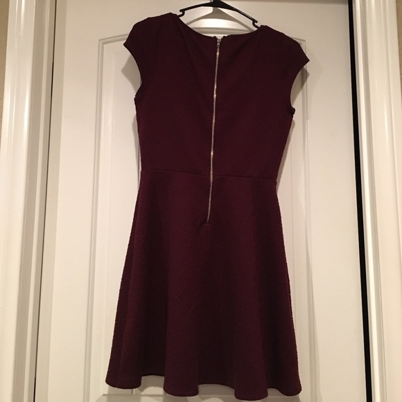 SOLD - Cute maroon dress! - Picture 4 of 4