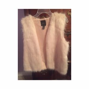 Forever 21 baby pink fur vest