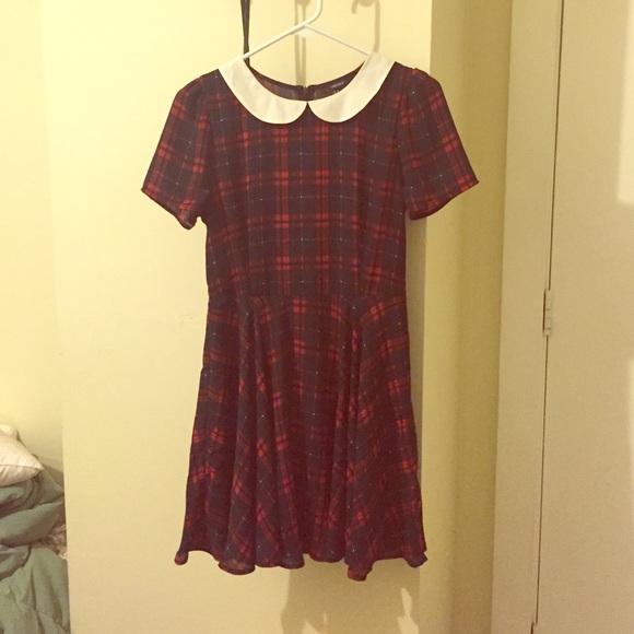 A line dress with Peter Pan collar. Almost new.