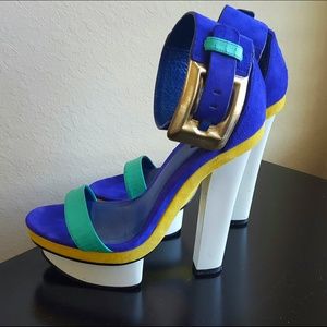 Brian Atwood platform size 6.5