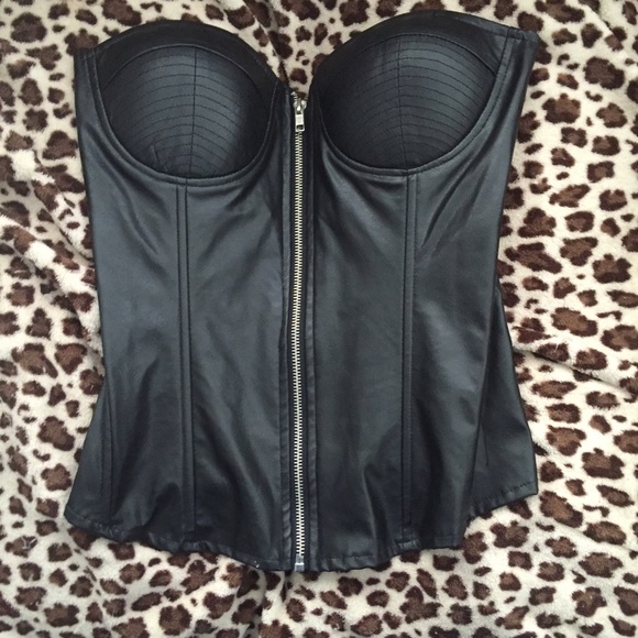 Polyester blend corset.  Still has tags. Size M